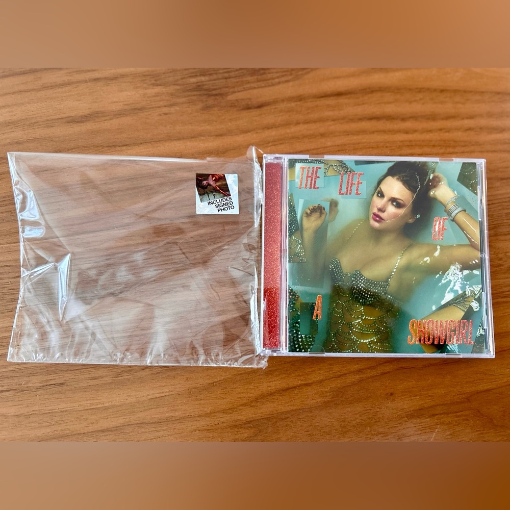 Taylor Swift Life of a Showgirl CD HANDSIGNED Photo2